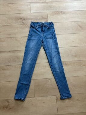 Levi's Medium Wash Women's Skinny Jeans
